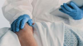 Mujer sobrevivió al COVID-19 en hospital: Volvió a casa y encontró el cadáver de su esposo Mujer sobrevivió al COVID-19 en hospital: Volvió a casa y encontró el cadáver de su esposo