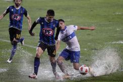 En medio de la lluvia, Católica perdió ante Huachipato y se alejó de la punta En medio de la lluvia, Católica perdió ante Huachipato y se alejó de la punta