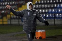 Insultos y cruce con un camarógrafo: el tenso momento que protagonizaron Gustavo Poyet y su hijo Insultos y cruce con un camarógrafo: el tenso momento que protagonizaron Gustavo Poyet y su hijo