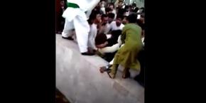 Indignación por video en que un centenar de hombres agrede a mujer que grababa un TikTok en Pakistán Indignación por video en que un centenar de hombres agrede a mujer que grababa un TikTok en Pakistán