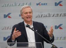 Kast lanza su campaña presidencial: "Si salgo electo me voy a rebajar el sueldo a la mitad" Kast lanza su campaña presidencial: "Si salgo electo me voy a rebajar el sueldo a la mitad"
