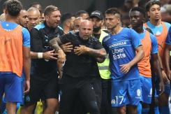 Caos en el Niza-Marsella: El descontrol de Sampaoli y la supuesta agresión de su ayudante a hincha Caos en el Niza-Marsella: El descontrol de Sampaoli y la supuesta agresión de su ayudante a hincha