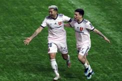 La "U" goleó a Unión La Calera de visitante y deja a Colo Colo como líder exclusivo del torneo La "U" goleó a Unión La Calera de visitante y deja a Colo Colo como líder exclusivo del torneo