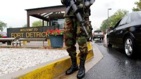 Por qué una base militar en EEUU se volvió centro de teorías conspirativas sobre el origen del COVID Por qué una base militar en EEUU se volvió centro de teorías conspirativas sobre el origen del COVID
