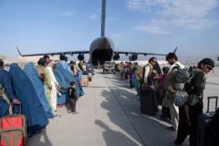 Países occidentales alertan de riesgo terrorista en aeropuerto de Afganistán