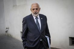 Abbott reconoce reunión en su casa con Jorge Pizarro cuando él era investigado por caso SQM Abbott reconoce reunión en su casa con Jorge Pizarro cuando él era investigado por caso SQM