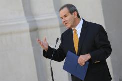 Allamand y denuncia de refugiada afgana sin apoyo para ir a Chile : "No conozco caso en particular" Allamand y denuncia de refugiada afgana sin apoyo para ir a Chile : "No conozco caso en particular"
