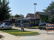 Hermanos que vivían en casa llena de heces confesaron enterrar a sus familiares en su patio