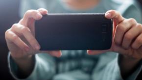 Menor de 15 años muere tras caer de muro y ser atropellada: Intentaba tomarse una selfie