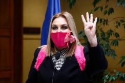 "Brindo por el cuarto retiro...": La paya de Pamela Jiles durante su votación en la comisión "Brindo por el cuarto retiro...": La paya de Pamela Jiles durante su votación en la comisión