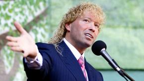 Leonardo Farkas se querella por "usurpación de identidad" en perfiles de redes sociales falsos Leonardo Farkas se querella por "usurpación de identidad" en perfiles de redes sociales falsos