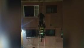 Detienen a hombre por violencia intrafamiliar en el centro de Santiago Detienen a hombre por violencia intrafamiliar en el centro de Santiago