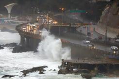 Onemi declara alerta temprana en todo el sector costero de Chile por marejadas