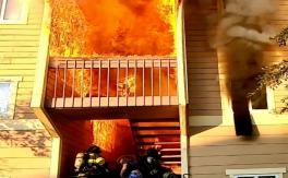 El increíble registro de Bomberos de Kansas rescatando a vecinos atrapados de un edificio en llamas El increíble registro de Bomberos de Kansas rescatando a vecinos atrapados de un edificio en llamas