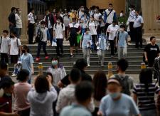 China trata de contener un brote de COVID-19 entre escolares China trata de contener un brote de COVID-19 entre escolares