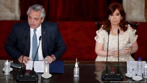 Ministros y altos funcionarios renuncian en Argentina tras derrota electoral Ministros y altos funcionarios renuncian en Argentina tras derrota electoral
