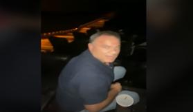 Mujer encuentra a su esposo con su amante en la sala del cine y los graba Mujer encuentra a su esposo con su amante en la sala del cine y los graba