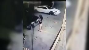 Mujer atropella y mata a su amiga perder control del vehículo en estacionamiento Mujer atropella y mata a su amiga perder control del vehículo en estacionamiento
