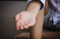 Denuncian arriendo de niños en Concepción: Padres prestarían a sus hijos para limosnear Denuncian arriendo de niños en Concepción: Padres prestarían a sus hijos para limosnear