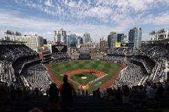 Una mujer y su bebé mueren por caída en un estadio de Grandes Ligas de béisbol en EEUU Una mujer y su bebé mueren por caída en un estadio de Grandes Ligas de béisbol en EEUU