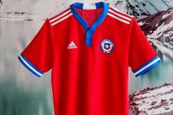 La Roja presenta oficialmente su nueva camiseta: se estrenará ante Perú en Lima por Clasificatorias La Roja presenta oficialmente su nueva camiseta: se estrenará ante Perú en Lima por Clasificatorias