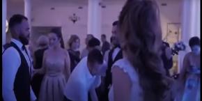 Novio es lanzado al aire por sus amigos y ahora no puede caminar tras sufrir fuerte caída Novio es lanzado al aire por sus amigos y ahora no puede caminar tras sufrir fuerte caída