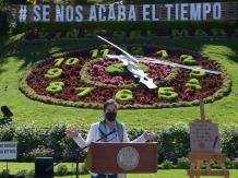 "Se nos acaba el tiempo": Detienen el reloj de flores ante Emergencia Climática en Viña del Mar "Se nos acaba el tiempo": Detienen el reloj de flores ante Emergencia Climática en Viña del Mar