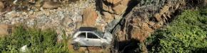 Auto se desbarranca 20 metros en avenida Borgoño en Viña del Mar: Tres personas lesionadas Auto se desbarranca 20 metros en avenida Borgoño en Viña del Mar: Tres personas lesionadas