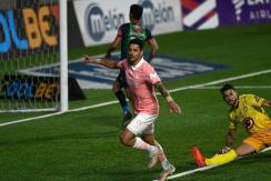 Católica demostró su jerarquía y venció 2-0 a La Calera: Quedó a solo dos puntos de Colo Colo Católica demostró su jerarquía y venció 2-0 a La Calera: Quedó a solo dos puntos de Colo Colo