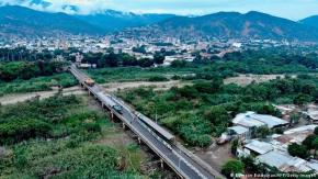 Venezuela reabre frontera con Colombia tras años de cierre Venezuela reabre frontera con Colombia tras años de cierre