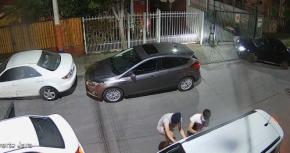 [VIDEO] Mujer se salvó de "portonazo" gracias a láminas de seguridad