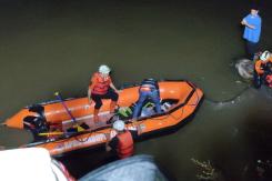 Tragedia en Indonesia: 11 estudiantes murieron ahogados cuando limpiaban un río Tragedia en Indonesia: 11 estudiantes murieron ahogados cuando limpiaban un río