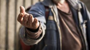 Profesor jubilado hace clases a hombre en situación de calle para que se gradúe y encuentre trabajo Profesor jubilado hace clases a hombre en situación de calle para que se gradúe y encuentre trabajo