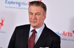 Las imágenes que muestran a Alec Baldwin llorando tras matar accidentalmente a una mujer en el set Las imágenes que muestran a Alec Baldwin llorando tras matar accidentalmente a una mujer en el set
