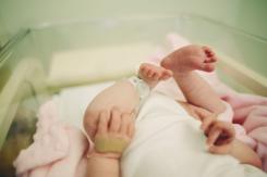 Caso poco usual: Mujer de 70 años dio a luz a su primer hijo tras fertilización in vitro Caso poco usual: Mujer de 70 años dio a luz a su primer hijo tras fertilización in vitro