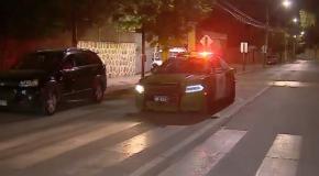 Carabinero fue asaltado en Recoleta: le robaron su vehículo, la placa y un arma de fuego Carabinero fue asaltado en Recoleta: le robaron su vehículo, la placa y un arma de fuego