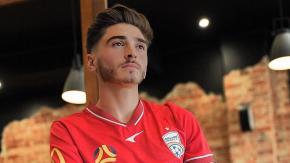Josh Cavallo, el futbolista profesional que reveló su homosexualidad y remeció al mundo entero Josh Cavallo, el futbolista profesional que reveló su homosexualidad y remeció al mundo entero