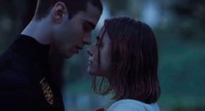 Netflix estrena el tráiler de "A través de mi ventana", la adaptación del exitoso libro juvenil Netflix estrena el tráiler de "A través de mi ventana", la adaptación del exitoso libro juvenil