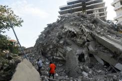 Se derrumba edificio de 21 pisos en Nigeria: Al menos tres muertos y personas atrapadas Se derrumba edificio de 21 pisos en Nigeria: Al menos tres muertos y personas atrapadas