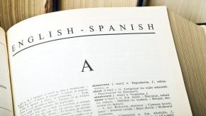 "Gásfiter", "cotufa" y "escortei": las palabras que el español ha adaptado (o deformado) del inglés