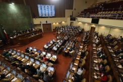 Dos diputados entran en cuarentena por contacto estrecho con Boric Dos diputados entran en cuarentena por contacto estrecho con Boric