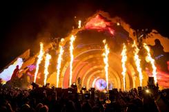 Al menos ocho muertos y cientos de heridos tras avalancha humana en festival de música en EE.UU. Al menos ocho muertos y cientos de heridos tras avalancha humana en festival de música en EE.UU.