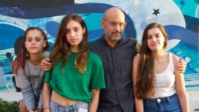 "El miedo que tengo al criar mujeres en un país tan machista me embarga y me susurra cosas" "El miedo que tengo al criar mujeres en un país tan machista me embarga y me susurra cosas"