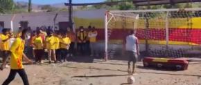 Arquero de club de barrio murió y llevaron su ataúd a la cancha para lanzarle penales como homenaje Arquero de club de barrio murió y llevaron su ataúd a la cancha para lanzarle penales como homenaje