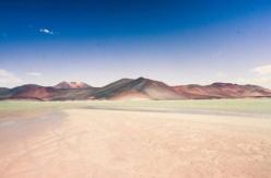 Campo de silicato en el desierto de Atacama fue creado por la explosión de un enorme meteorito Campo de silicato en el desierto de Atacama fue creado por la explosión de un enorme meteorito