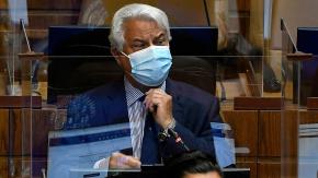 Jaime Naranjo fue chequeado médicamente en medio de exposición por acusación constitucional Jaime Naranjo fue chequeado médicamente en medio de exposición por acusación constitucional