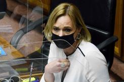 Senadora Goic denuncia “graves amenazas” tras votar en contra del cuarto retiro de las AFP Senadora Goic denuncia “graves amenazas” tras votar en contra del cuarto retiro de las AFP