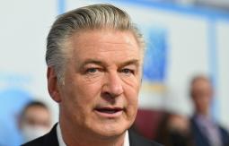 Alec Baldwin es demandado por el tiroteo fatal de 'Rust' Alec Baldwin es demandado por el tiroteo fatal de 'Rust'