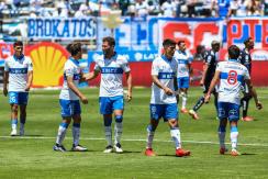 Católica informa positivo a COVID-19 y tres contactos estrechos a horas de partido con La Serena Católica informa positivo a COVID-19 y tres contactos estrechos a horas de partido con La Serena