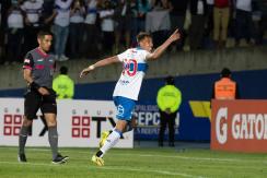 Hincha de la UC quiso inmortalizar decisivo penal en la Supercopa y terminó protagonizando un viral Hincha de la UC quiso inmortalizar decisivo penal en la Supercopa y terminó protagonizando un viral